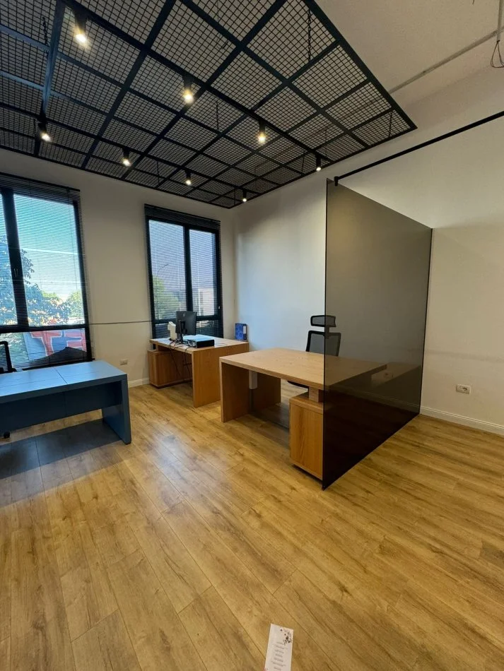Tirane, jepet me qera Kati 1, 42 m² 500 € (Rruga Kongresi Manastirit , Kompleksi ASL , Oxhaku)