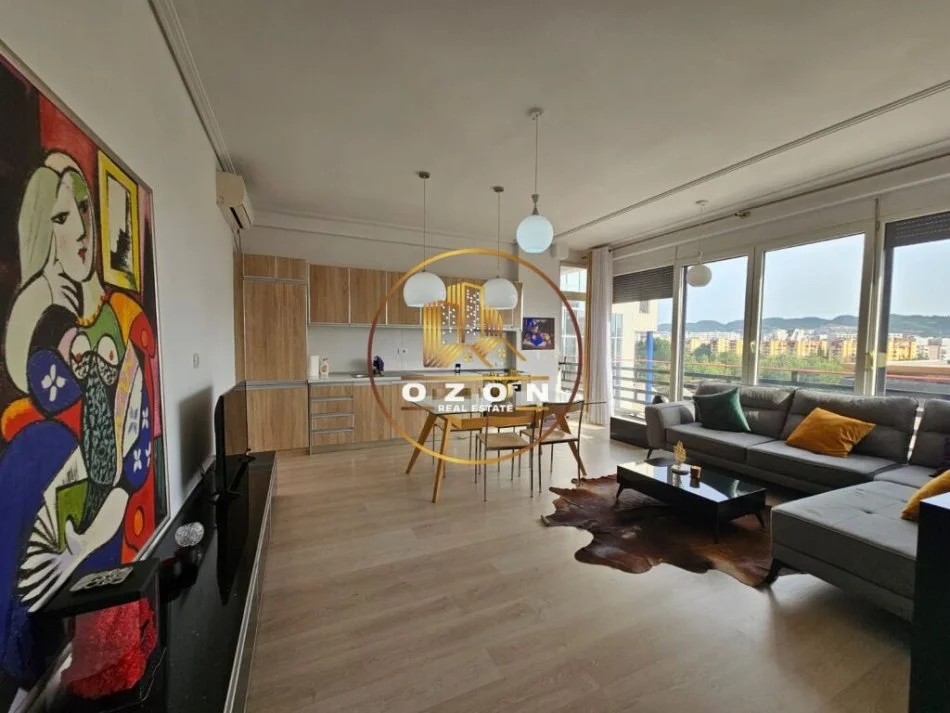 Shitet Apartament 1+1 Pranë Zogut të Zi!