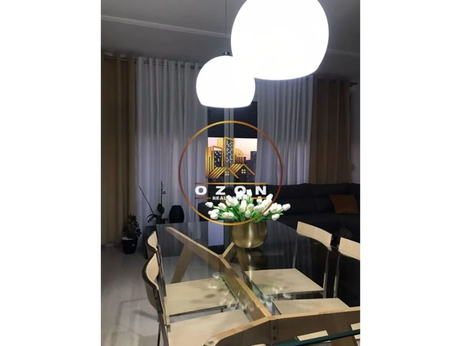 Shitet Apartament 1+1 Pranë Zogut të Zi!