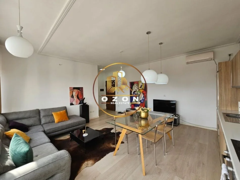 Shitet Apartament 1+1 Pranë Zogut të Zi!