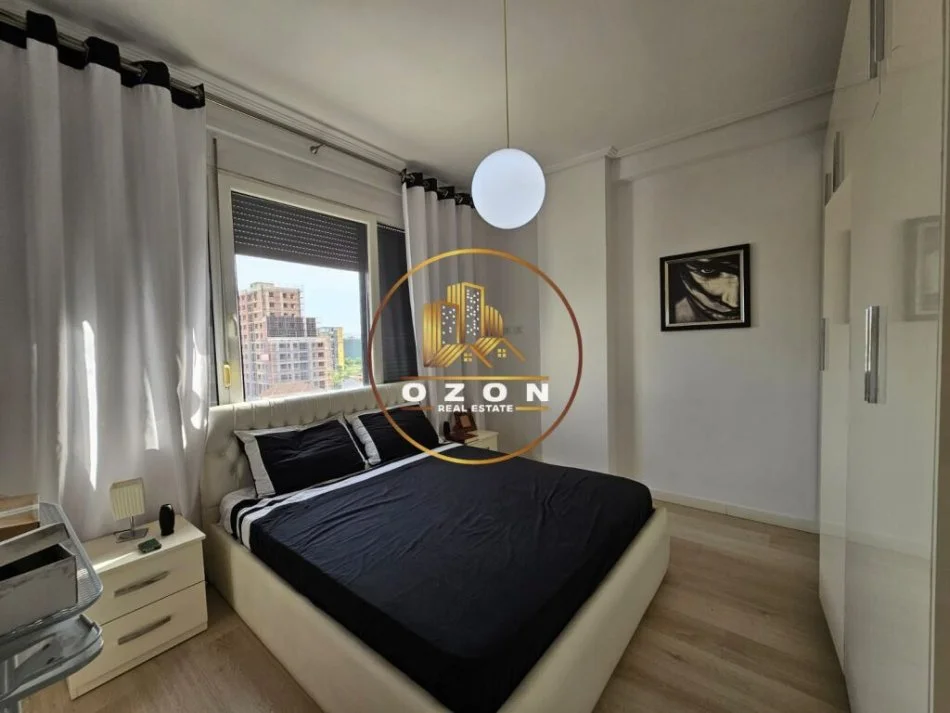 Shitet Apartament 1+1 Pranë Zogut të Zi!