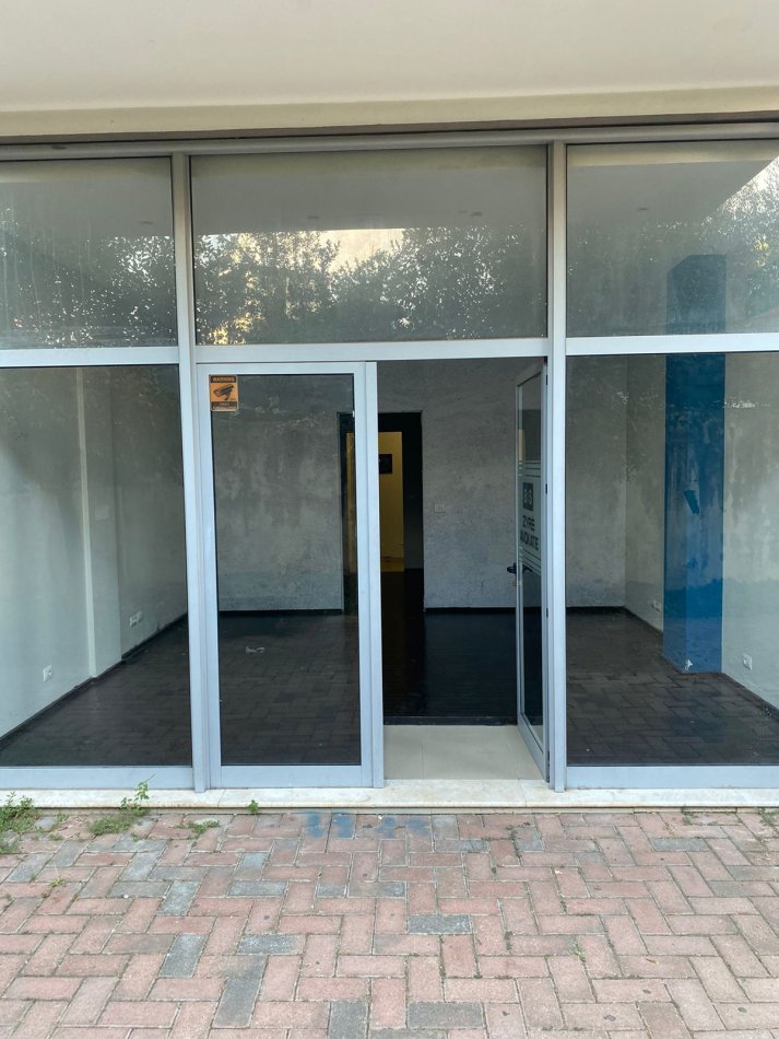 Tirane, jepet me qera dyqan Kati 0, 48 m² 450 € (DON BOSKO)