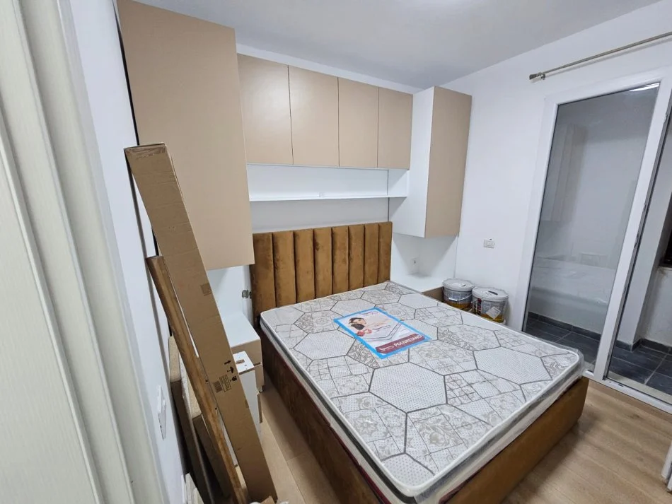 Tirane, jepet me qera apartament 1+1+Ballkon Kati 5, 50 m² 550 € (Dritan Hoxha)