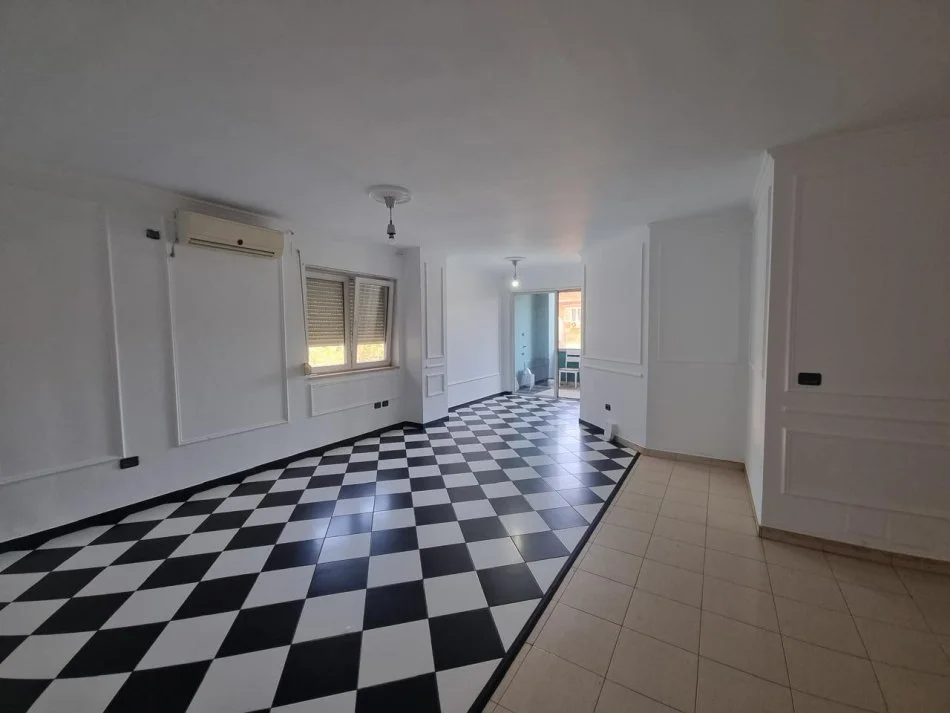 Tirane, shitet apartament 2+1+Aneks+Ballkon Kati 4, 150 m² 270.000 € (Bulv Bajram Curri)