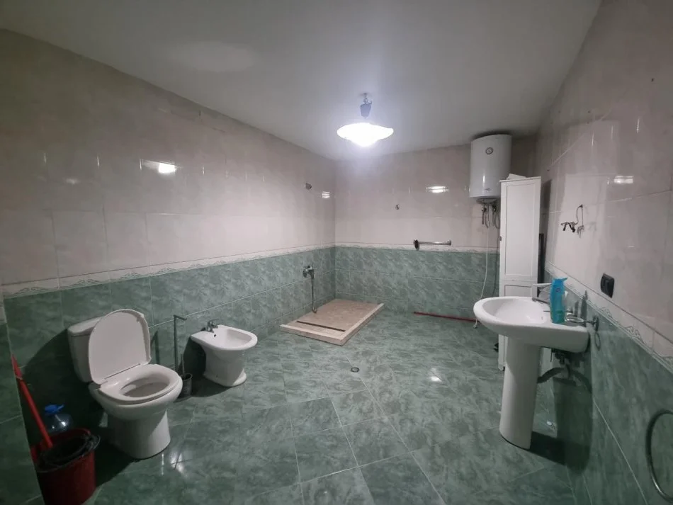 Tirane, shitet apartament 2+1+Aneks+Ballkon Kati 4, 150 m² 270.000 € (Bulv Bajram Curri)