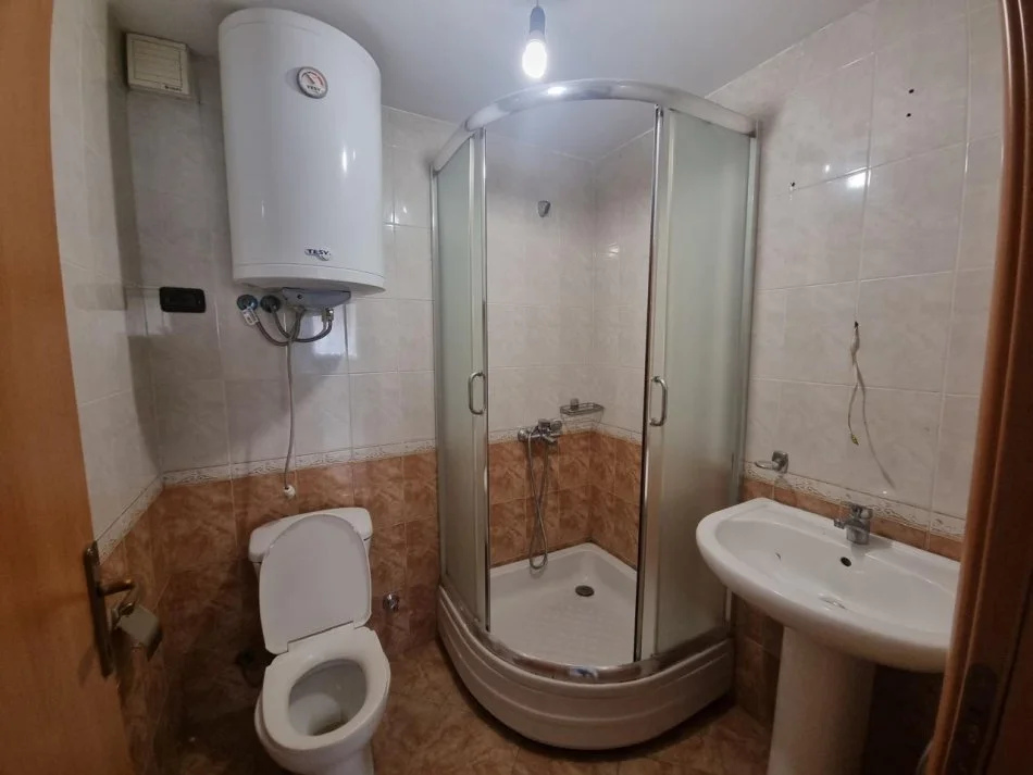 Tirane, shitet apartament 2+1+Aneks+Ballkon Kati 4, 150 m² 270.000 € (Bulv Bajram Curri)