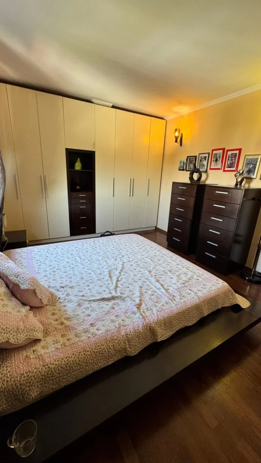 Tirane, shitet apartament 2+1 Kati 8, 107 m² 230.000 € (21 Dhjetori, Rruga Frederik Shiroka)