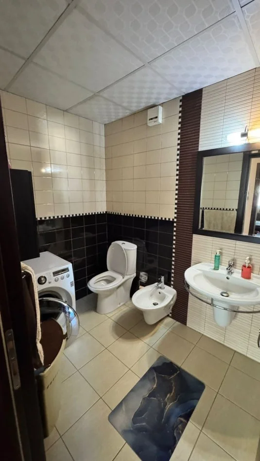 Tirane, shitet apartament 2+1 Kati 8, 107 m² 230.000 € (21 Dhjetori, Rruga Frederik Shiroka)