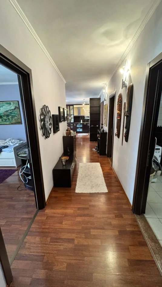 Tirane, shitet apartament 2+1 Kati 8, 107 m² 230.000 € (21 Dhjetori, Rruga Frederik Shiroka)