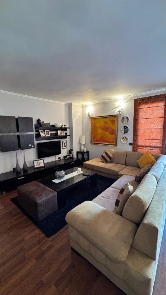 Tirane, shitet apartament 2+1 Kati 8, 107 m² 230.000 € (21 Dhjetori, Rruga Frederik Shiroka)