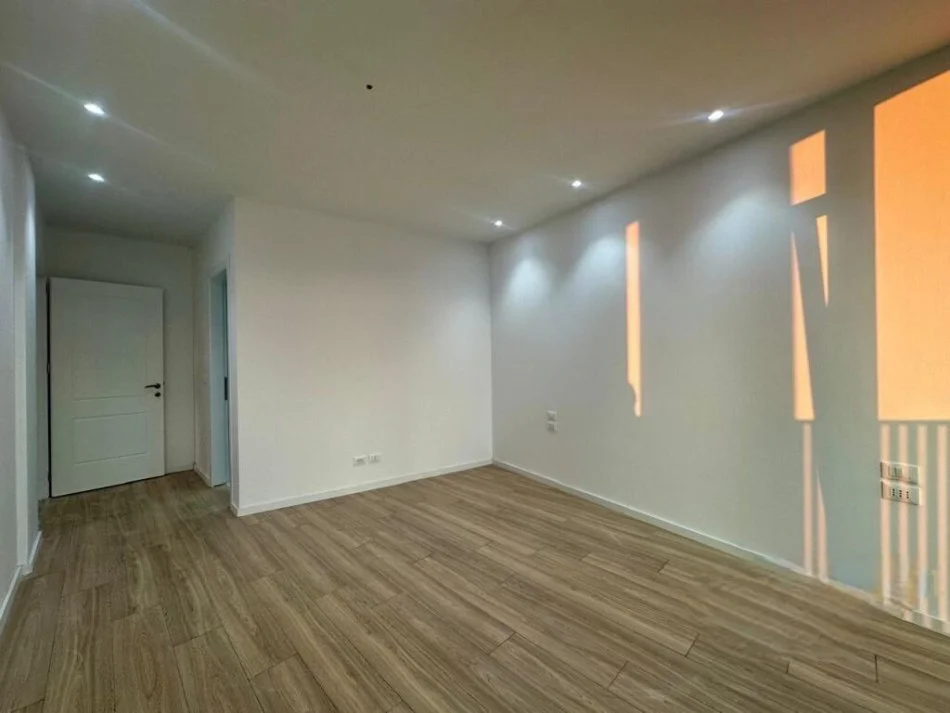 Tirane, shitet apartament 2+1 Kati 9, 124 m² 400.000 € (Rezidenca Lake View)