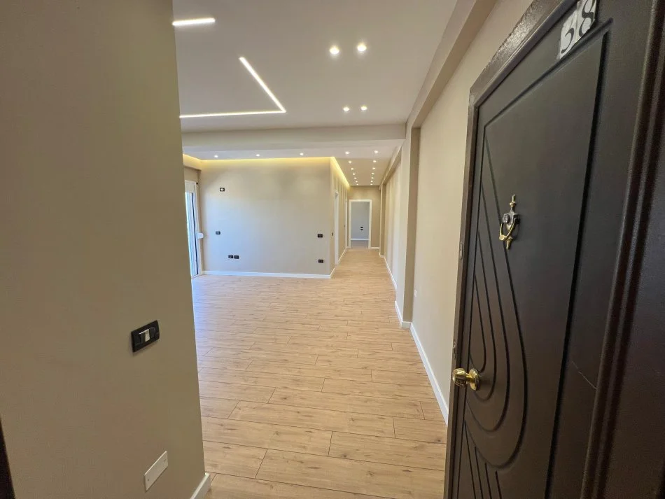 Vlore, shitet apartament 2+1 Kati 8, 117 m² 204.750 € (Lungomare) RV44894