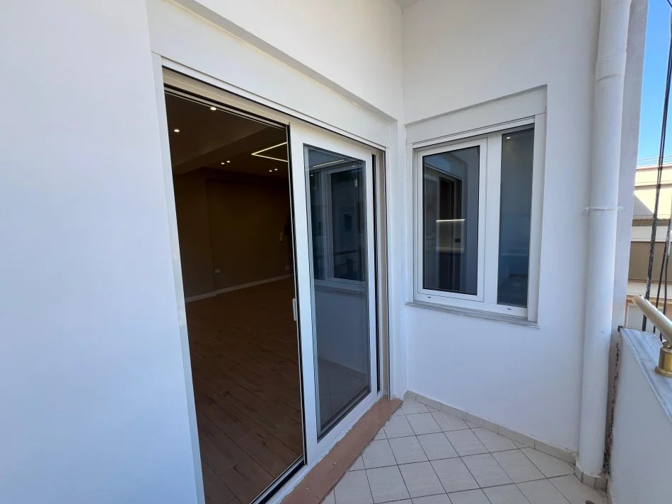 Vlore, shitet apartament 2+1 Kati 8, 117 m² 204.750 € (Lungomare) RV44894