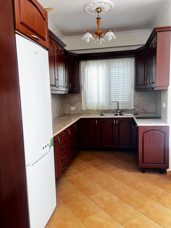 Vlore, jap me qera apartament 2+1+Ballkon Kati 6, 300 € 