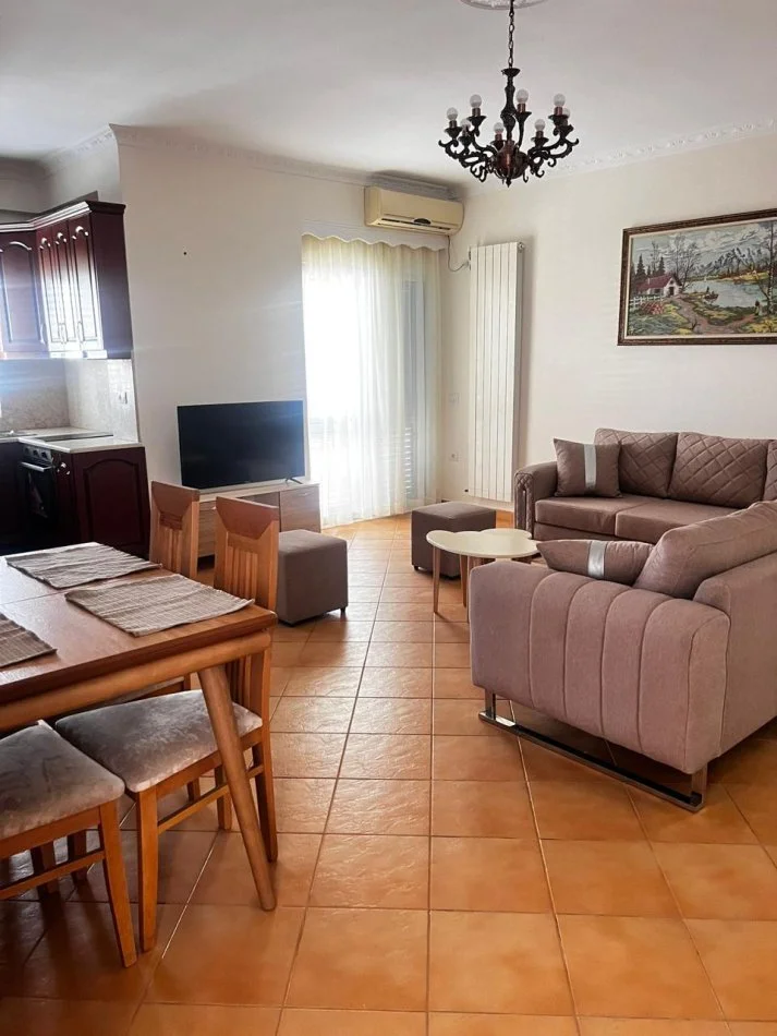 Vlore, jap me qera apartament 2+1+Ballkon Kati 6, 300 € 