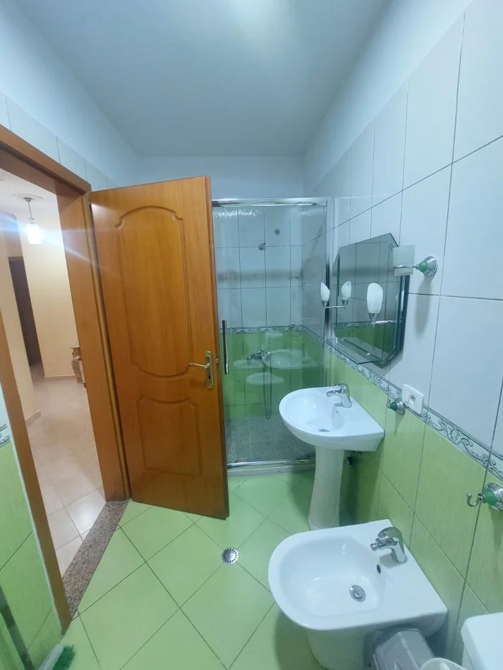 Tirane, jepet me qera apartament 2+1 Kati 7, 100 m² 450 € 
