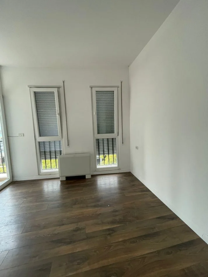Tirane, jepet me qera apartament 2+1 Kati 2, 94 m² 800 € (Komuna e Parisit)