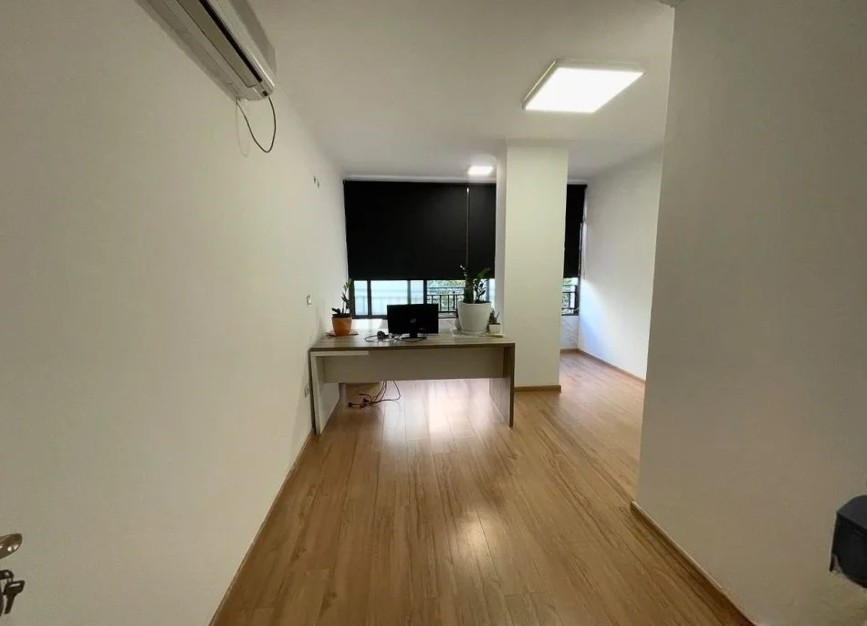 Tirane, jepet me qera apartament 1+1 Kati 1, 60 m² 550 € (Komuna e Parisit)