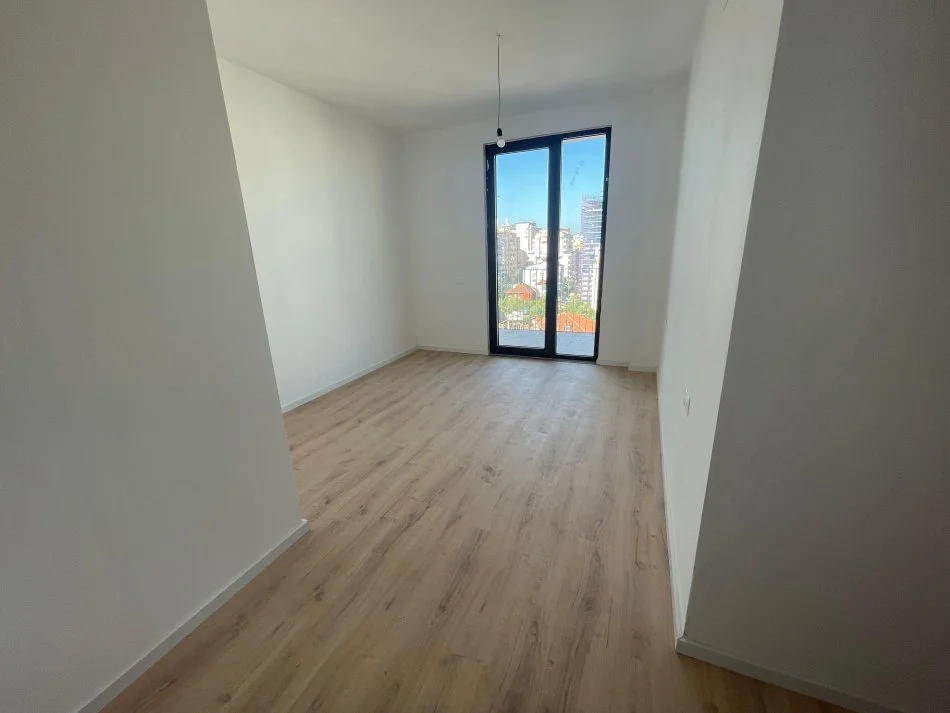 Tirane, shitet apartament 2+1+Aneks+Ballkon  (RRUGA LIMAN KABA KOMPLEKSI DINAMO)