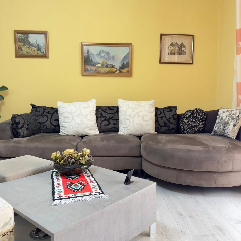 Tirane, Apartament 2+1 me qira  Kati 1, 600 € (15 Kateshi)