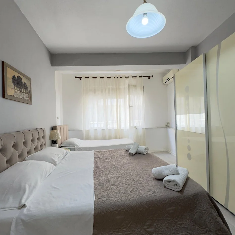 Tirane, Apartament 2+1 me qira  Kati 1, 600 € (15 Kateshi)