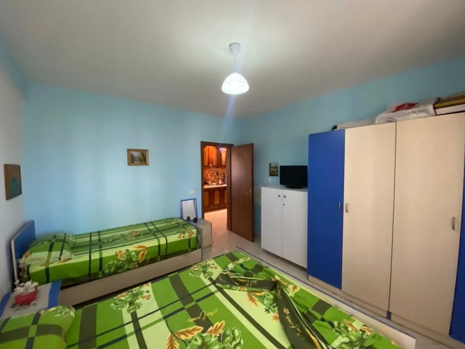 Durres, jepet me qera apartament 1+1+Ballkon Kati 5, 80 m² 350 € (Golem)