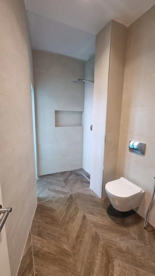 Tirane, jepet me qera garsonier Kati 2, 40 m² 430 € (pazari i ri)