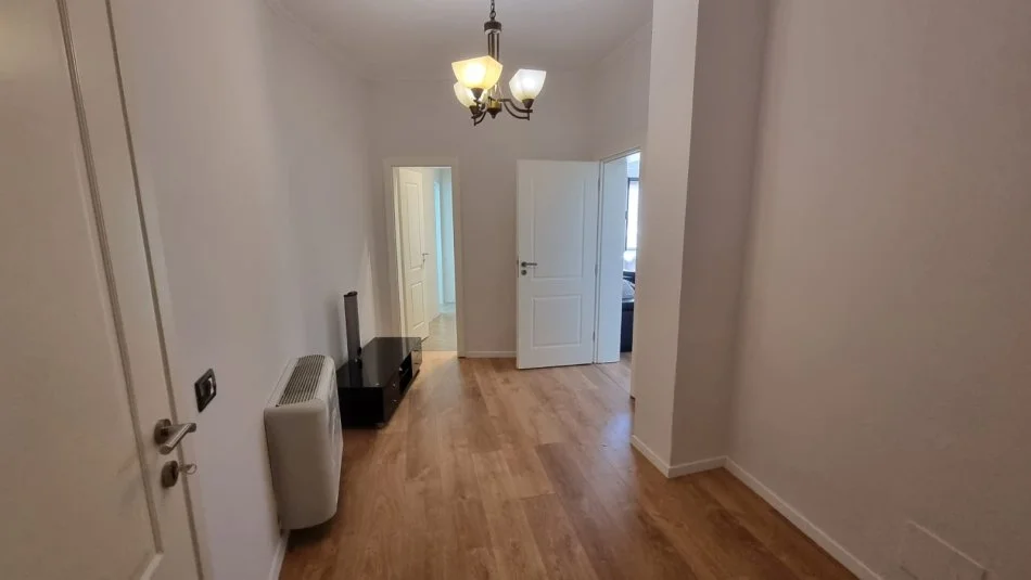 Tirane, jepet me qera garsonier Kati 2, 40 m² 430 € (pazari i ri)