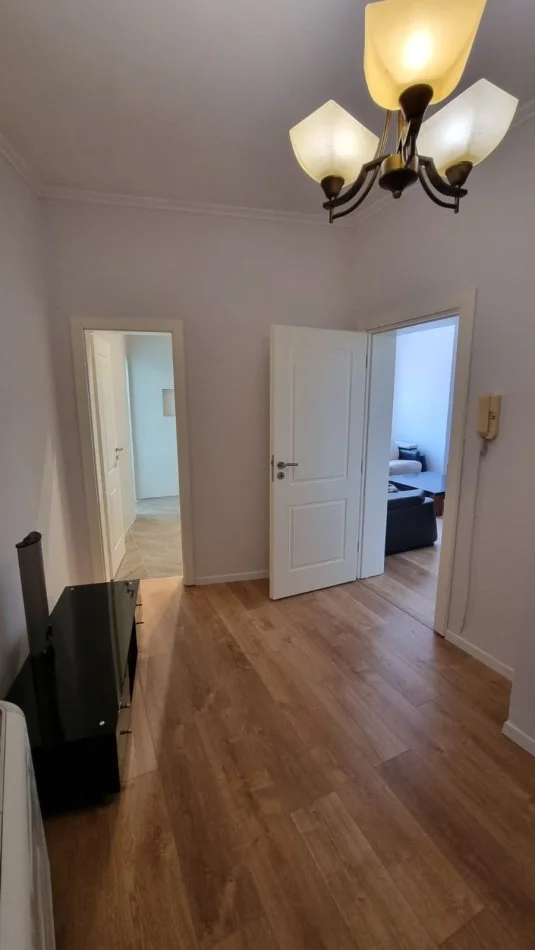 Tirane, jepet me qera garsonier Kati 2, 40 m² 430 € (pazari i ri)