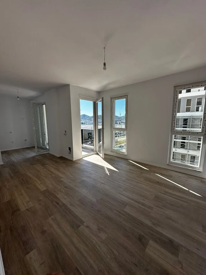 Tirane, shitet apartament 2+1+Ballkon Kati 4, 109 m² 115.000 € (univers city QTU)