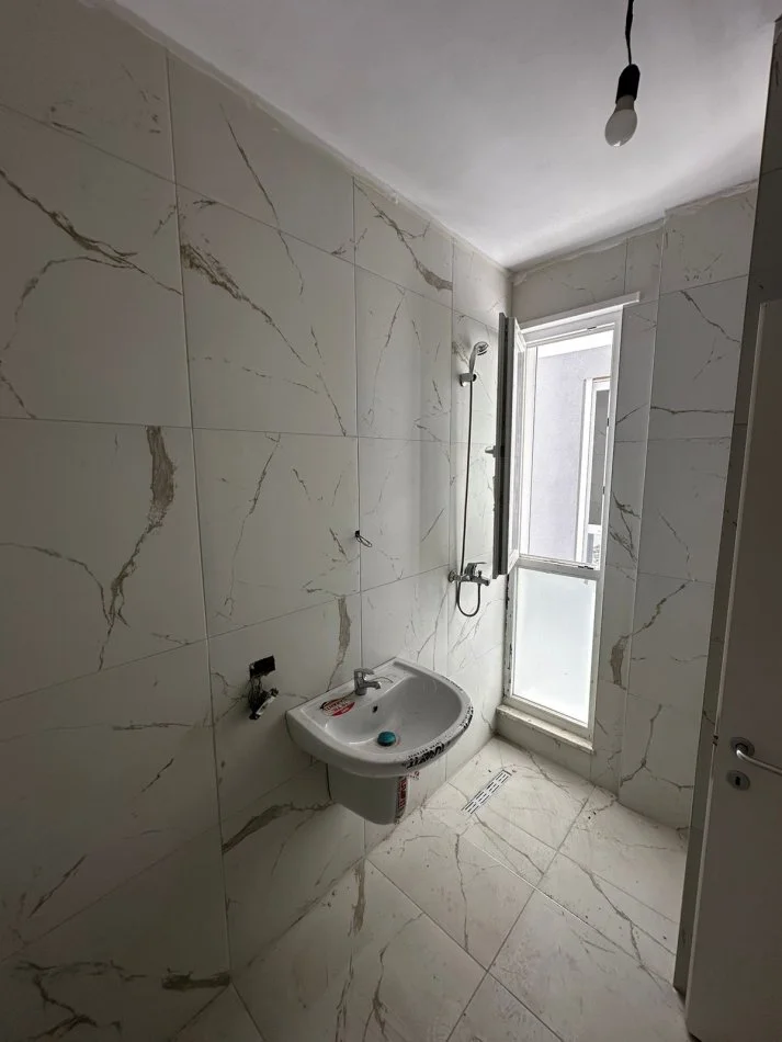 Tirane, shitet apartament 2+1+Ballkon Kati 4, 109 m² 115.000 € (univers city QTU)