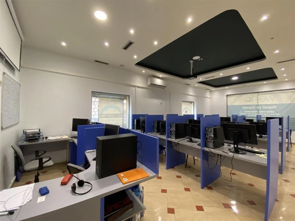 Tirane, jepet me qera dyqan Kati 0, 100 m² 800 € (Vasil Shanto, Tiranë)