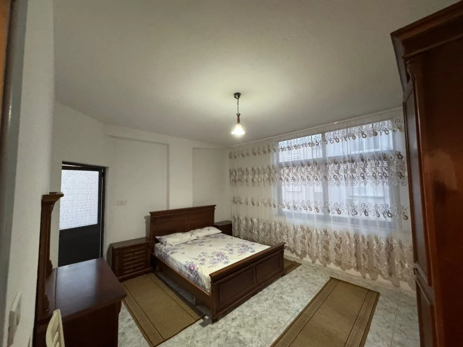 Tirane, Apartament me qira  Kati 3, 102 m² 580 € (Rruga Durresit)