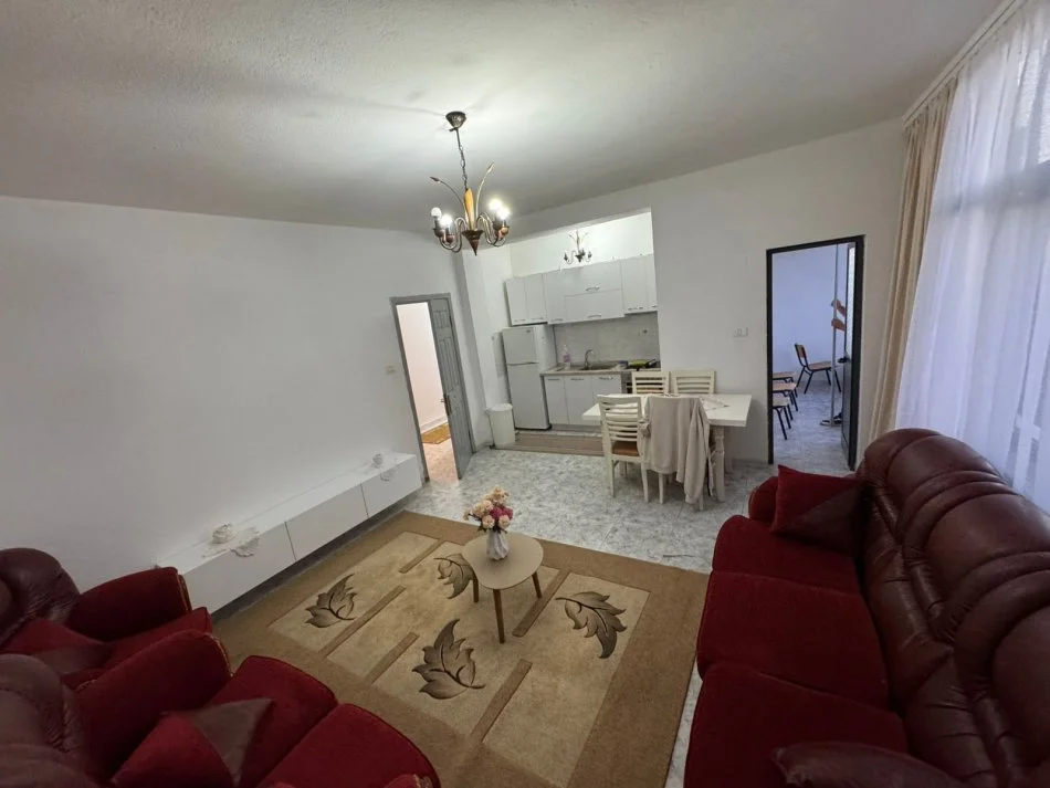 Tirane, Apartament me qira  Kati 3, 102 m² 580 € (Rruga Durresit)