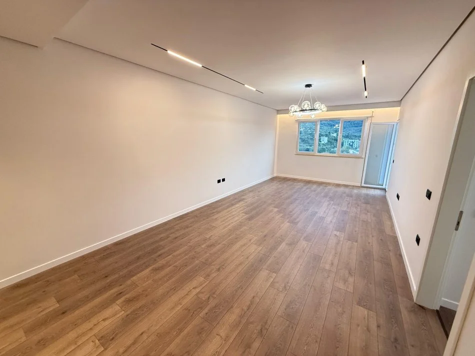 Tirane, shitet apartament 2+1+Ballkon Kati 5, 120 m² 230.000 € (liqeni thate)