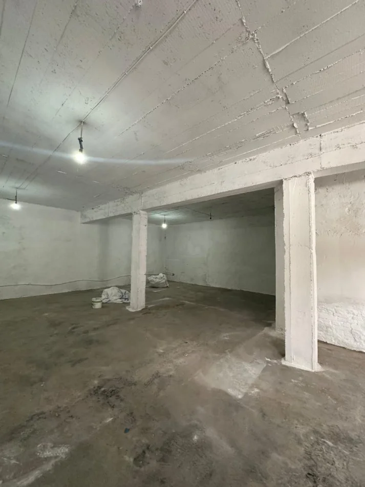 Tirane, jepet me qera magazine Kati 0, 600 m² 1.200 € (Kombinat)