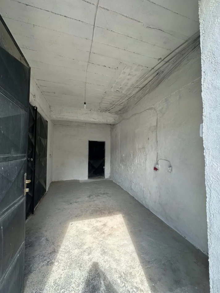 Tirane, jepet me qera magazine Kati 0, 600 m² 1.200 € (Kombinat)