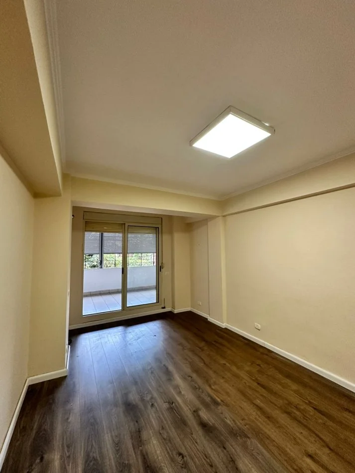 Durres, jepet me qera ambjent biznesi Kati 2, 53 m² 350 € (Poliklinika)