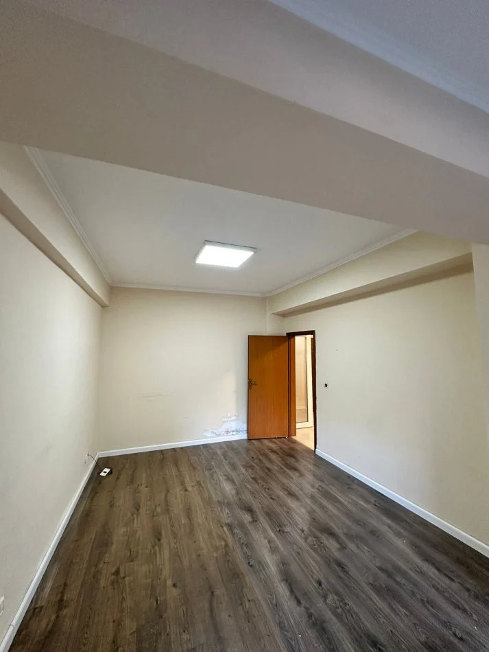 Durres, jepet me qera ambjent biznesi Kati 2, 53 m² 350 € (Poliklinika)