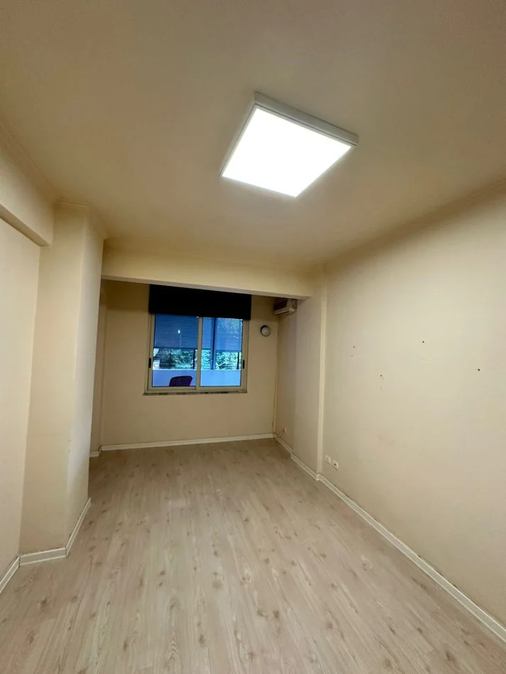 Durres, jepet me qera ambjent biznesi Kati 2, 53 m² 350 € (Poliklinika)