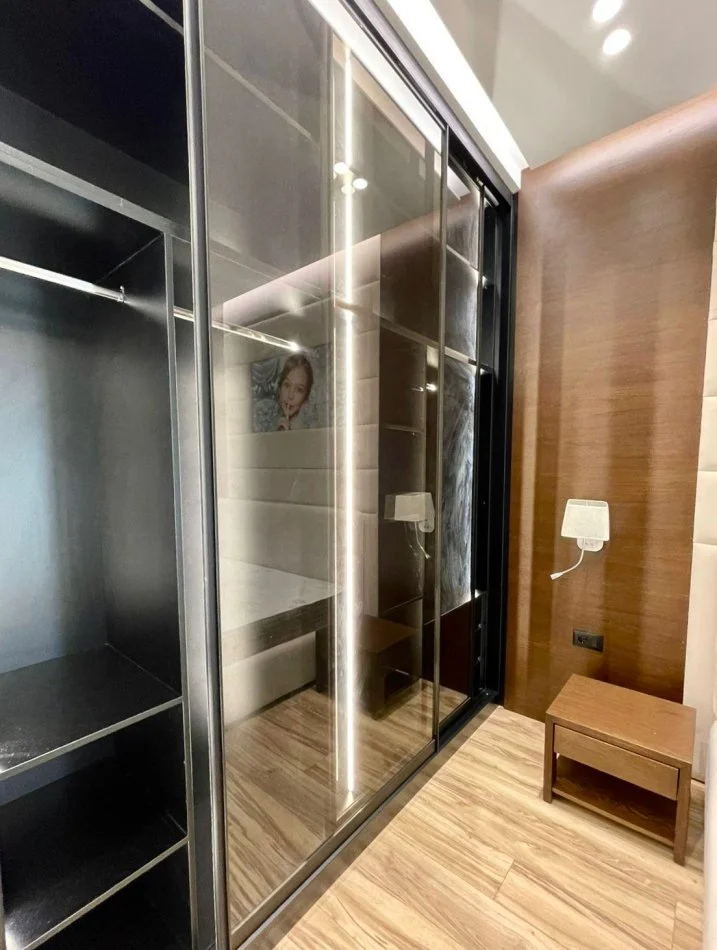 Tirane, jepet me qera apartament 1+1+Ballkon Kati 6, 74 m² 1.000 € (Square 21 , Rruga e Kavajës)
