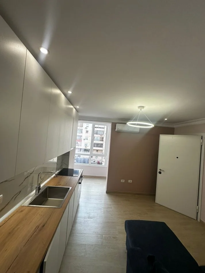 Tirane, jepet me qera apartament 1+1 Kati 3, 60 m² 500 € (zogu i zi , laprak)