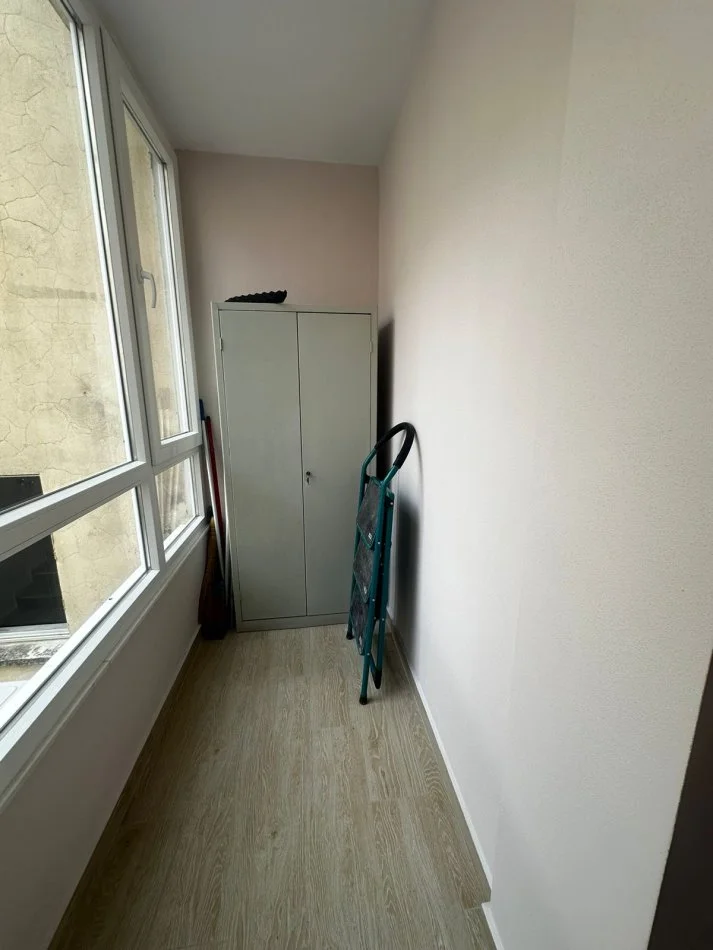 Tirane, jepet me qera apartament 1+1 Kati 3, 60 m² 500 € (zogu i zi , laprak)