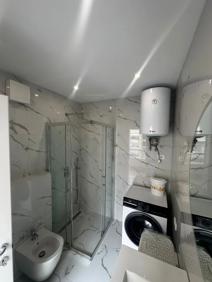 Tirane, jepet me qera apartament 1+1 Kati 3, 60 m² 500 € (zogu i zi , laprak)