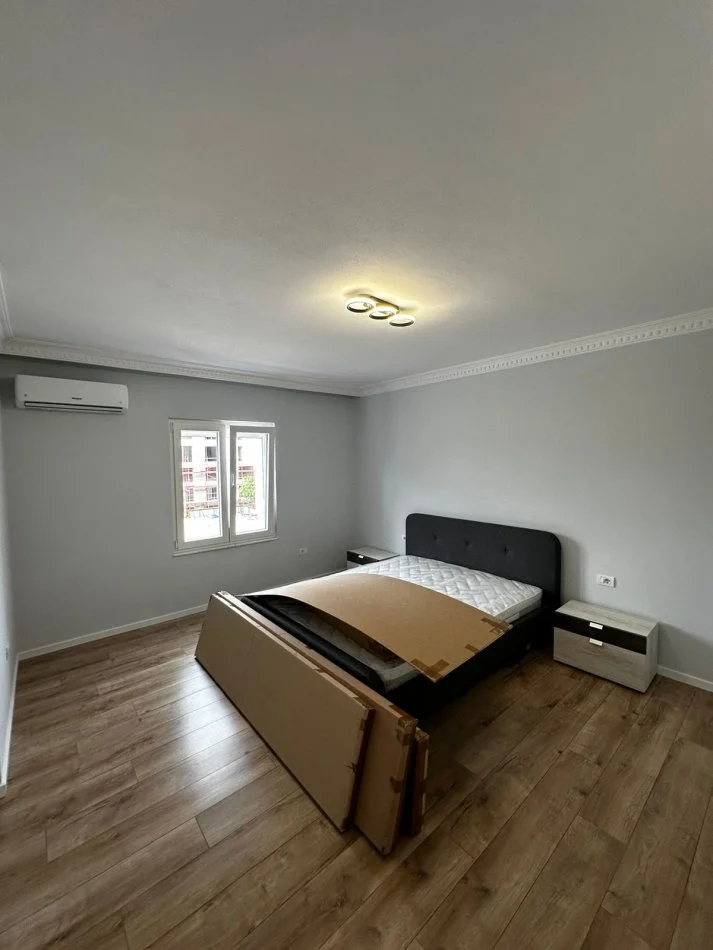 Tirane, jepet me qera apartament 1+1+Ballkon Kati 3, 60 m² 500 € (dritan hoxha)