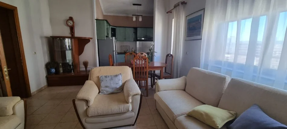 Tirane, jepet me qera apartament 2+1+Ballkon Kati 5, 130 m² 600 € (Xhamllik)