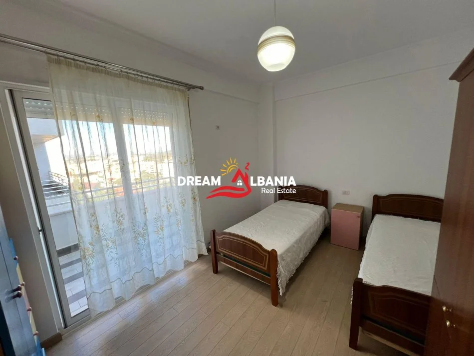 Tirane, jepet me qera apartament 2+1 , 115 m² 420 € (ne Fresk prane Restorant Qesarakes)