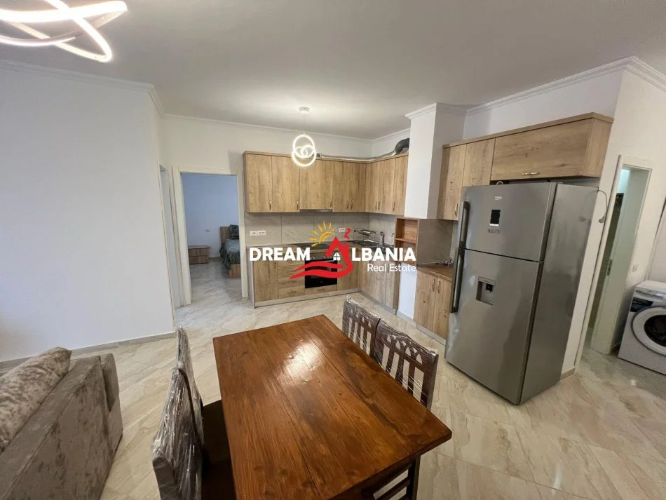 Tirane, jepet me qera apartament 2+1 , 115 m² 420 € (ne Fresk prane Restorant Qesarakes)