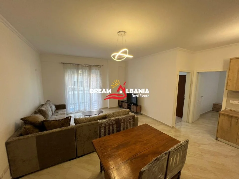 Tirane, jepet me qera apartament 2+1 , 115 m² 420 € (ne Fresk prane Restorant Qesarakes)