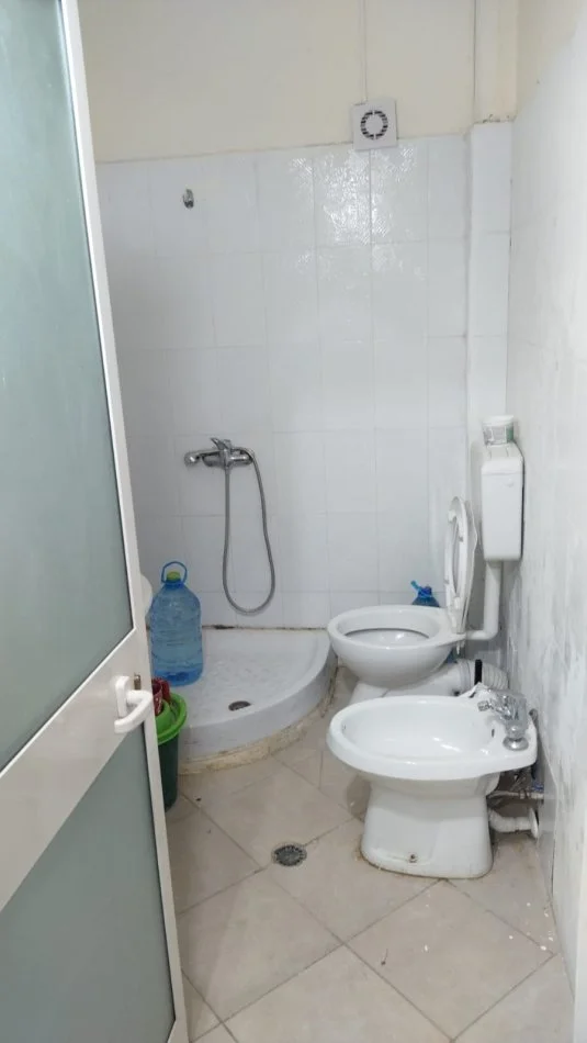 Durres, jepet me qera apartament 2+1 Kati 3, 100 m² 250 € (Shkozet)